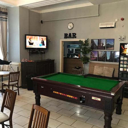 Newcastle West Hotel & Bar Kültér fotó