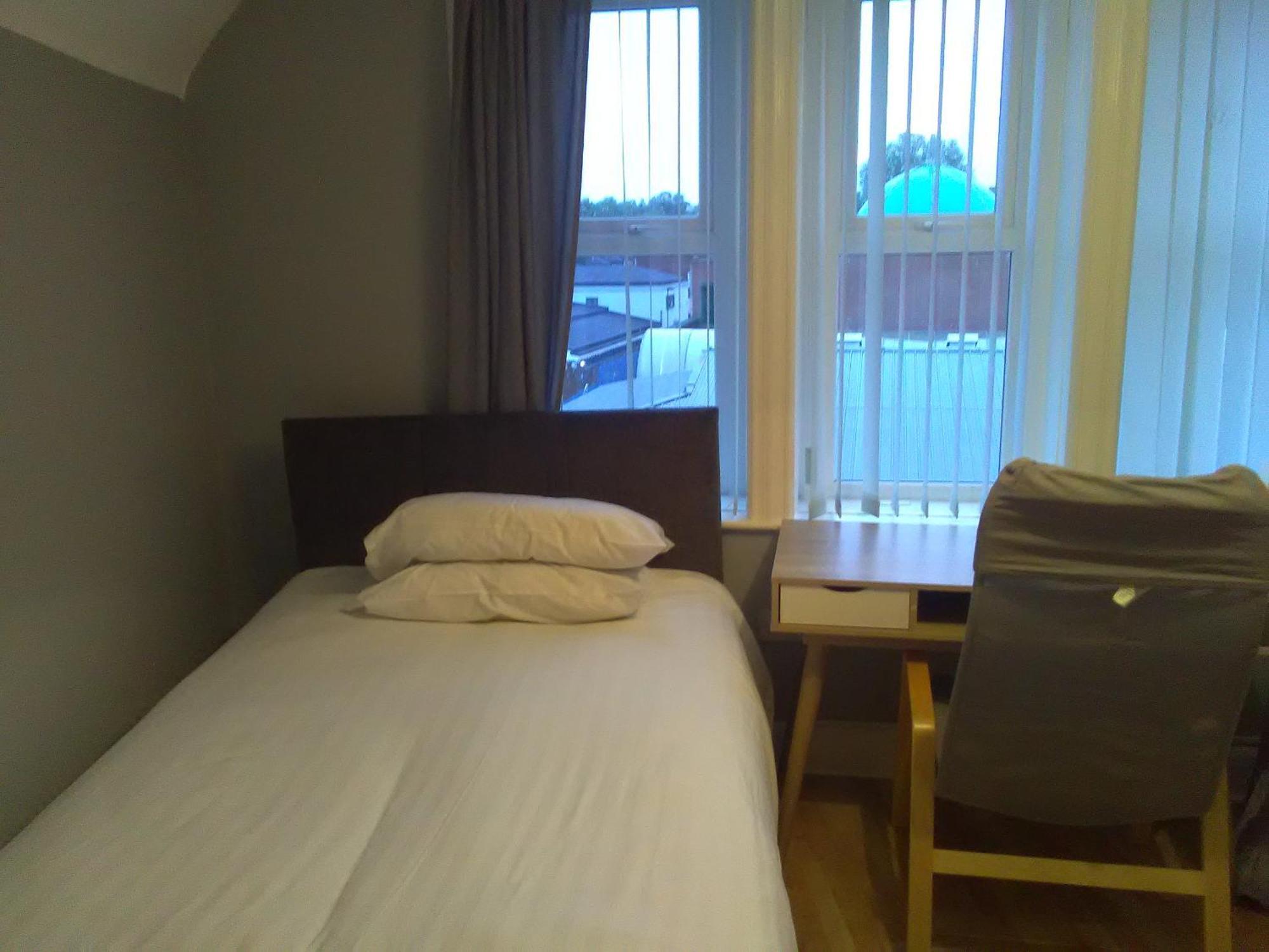 Newcastle West Hotel & Bar Szoba fotó