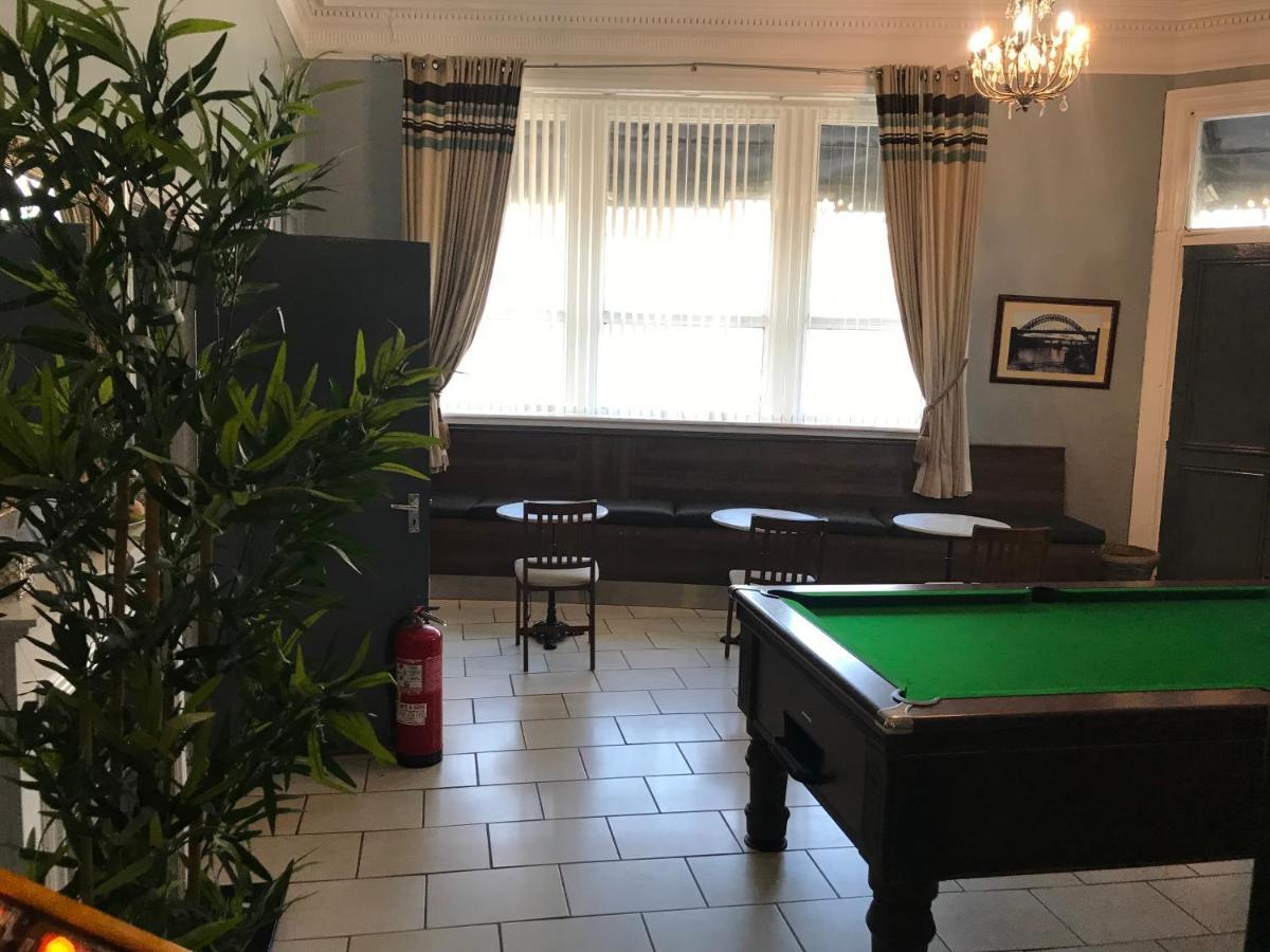 Newcastle West Hotel & Bar Kültér fotó