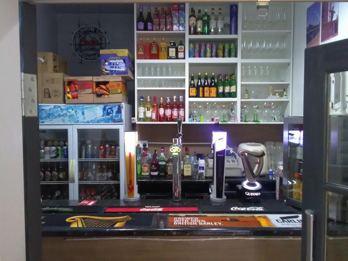 Newcastle West Hotel & Bar Kültér fotó