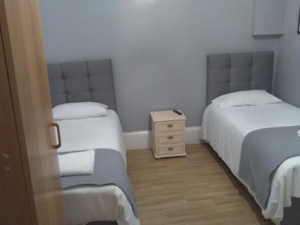 Newcastle West Hotel & Bar Szoba fotó